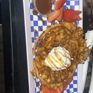 This should be on the menu!!!!!!!!! A funnel cake in Tucson!!!  Freaking Awesome!!