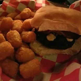 Bleu pig burger
