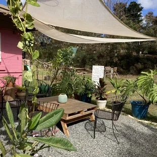 Sweet spot to hangout and eat!!