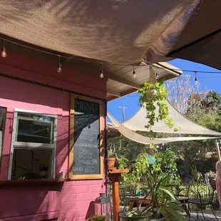 the outside of the restaurant