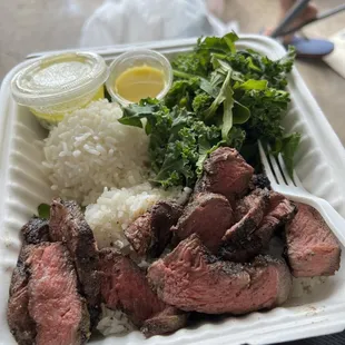 Hi Steak with kale salad