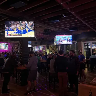 Pretty good crowd for a Thursday evening!