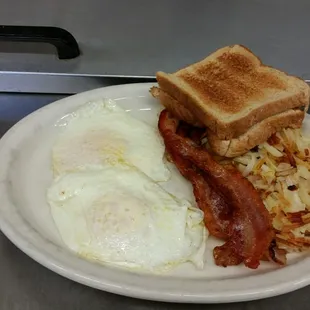 a plate of breakfast food
