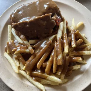 Meatloaf sandwich with gravy fries