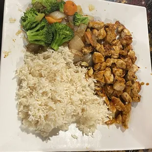 Hibachi chicken with white rice and veggies