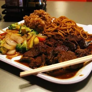 The food here is truly delicious, the steak is succulent with a tender quality and great flavor 10/10 would come here again.