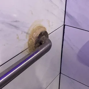 What is this peanut butter glue attaching the rail to the wall