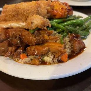 String beans, bourbon chicken, fried rice, peanut chicken &amp; a piece of spicy chicken