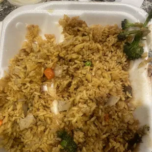 Now this here is hibachi steak and shrimp , and broccoli only broccoli only ... I&apos;m allergic to onions this suppose to be fried rice