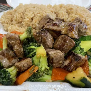 Lunch special beef hibachi $8.59!! Comes with drink and sauce