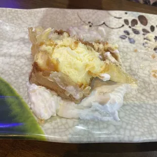 Deep fried cheesecake is so good I love it!!