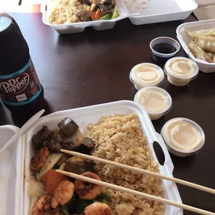 a tray of food and a bottle of beer