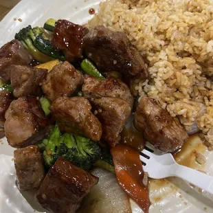 Steak hibachi dinner with rice and vegetables