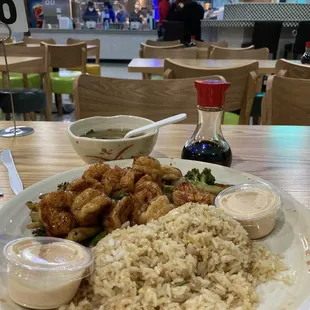 My first entree delivered to my table including the ever popular Yum, yum sauce for shrimp and vegetable dipping. Yes, absolutely yummy.