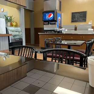 the interior of a fast food restaurant