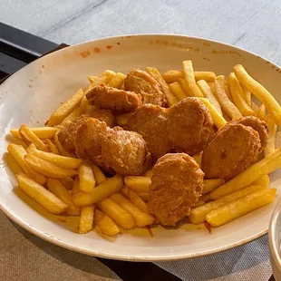 Kids meal - nuggets and fries 7.45$