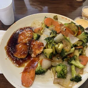vegetables seem like it was all frozen veggie&apos;s.  Way too much sauce on the salmon and over cooked.