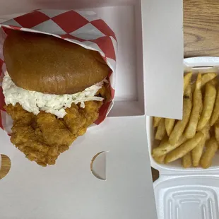 Crispy chicken slaw with fries