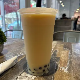 Mango milk tea with tapioca pearls (25% sugar). Delicious!
