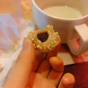 My favorite fried sesame ball with minced red bean inside.