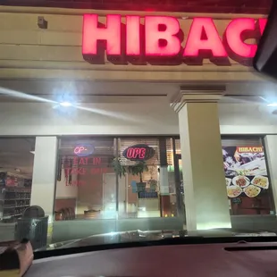 the front of a restaurant at night