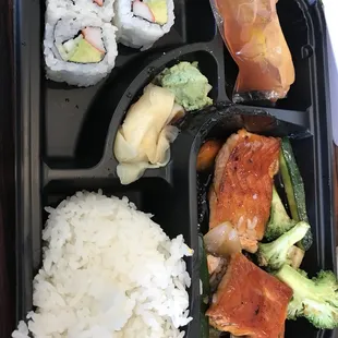 Salmon bento w/California roll and spring roll