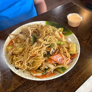 Combo Noodle steak and veggies