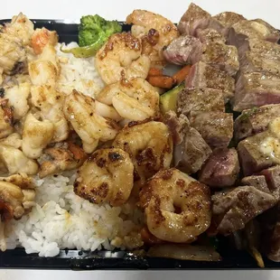 Hibachi plate 
-Ny steak  , shrimp  and lobster   
with white rice and veggies