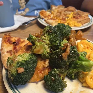 Pizza and chicken brokoli