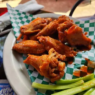 Lunch Hot Wings and Fries