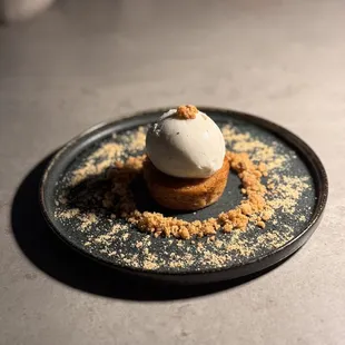 To die for desert . Ice cream is paper vanilla flavor