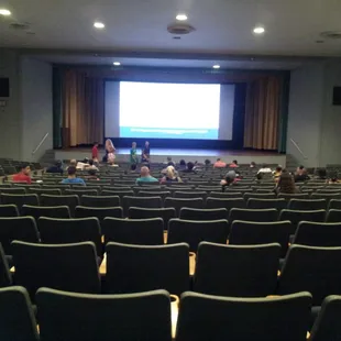 this place is pretty big! I'm beginning to like the ambiance :)