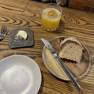 Cocktail and bread