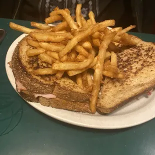 Grilled ham and cheese with fries
