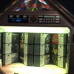 Great juke box, rarity and super music.