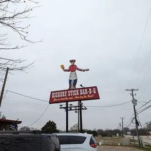 ows the sign for the restaurant