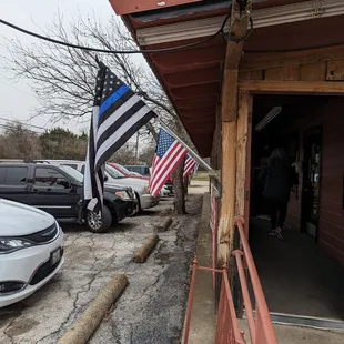 ows a car crashed into a building