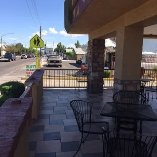 Good spot to hang out with friends. Lots of shade!