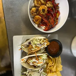 Hawaiian shrimp bowl
Chicken tacos