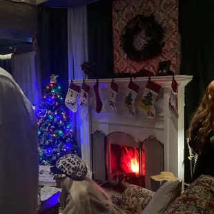 The McCallister&apos;s fireplace (Home Alone Themed)