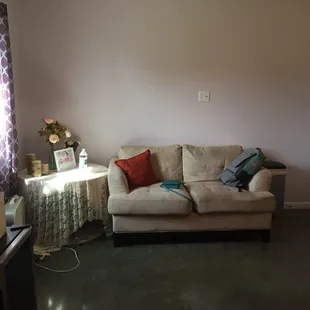 Bridal suite - mini fridge, 3 vanities, a large full body mirror, sofa