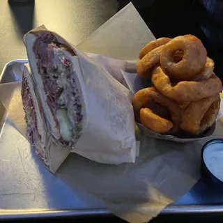 BEER BATTERED ONION RINGS