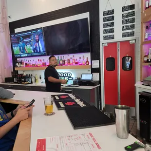 Jose Bartender EXTRORIORE