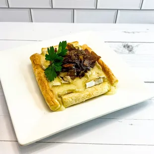 Puff pastry with Brie and our famous bacon jam