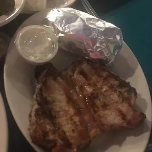 ows a steak on a plate