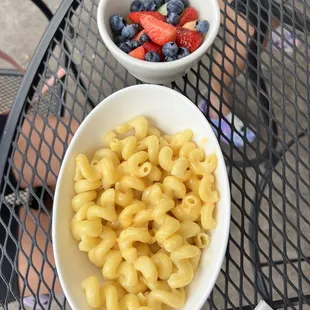 Kids meal Mac &amp; Cheese with Fruit Cup