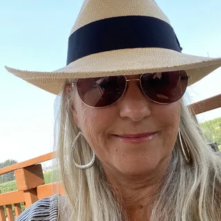 Lesa S.