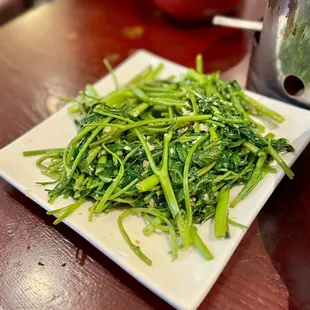 Rau muong xao toi - Stir fry ong choy (water spinach) with garlic
