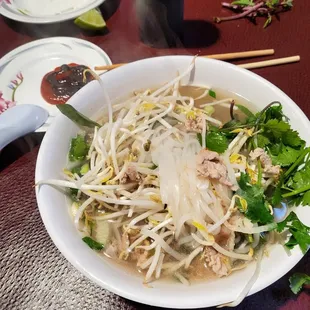 Beef and tendon pho