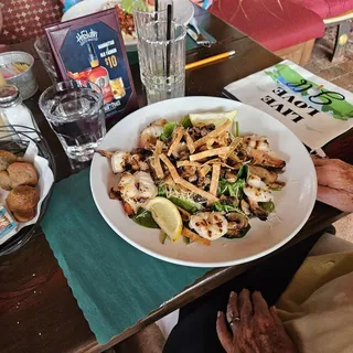 Fresh Spinach Salad with Grilled Mexican Shrimp and Mushrooms Salad